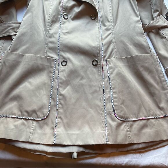 Guess Jacket XS Tan with pink and grey trim lined Snap and belt closure NWOT - Picture 9 of 12